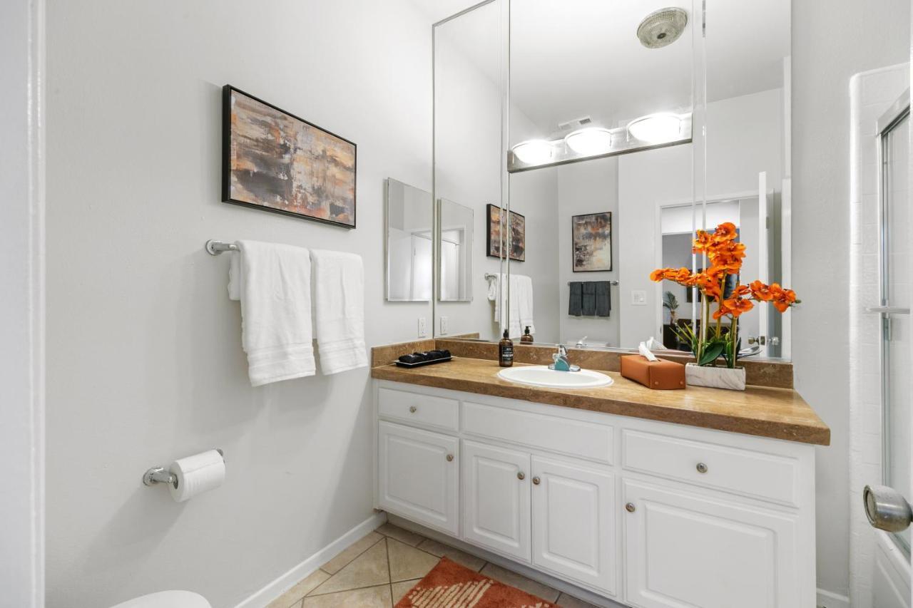 Beverly Hills 2 Bed 2 Bath Penthouse With Den And Parking 414 Los Ángeles Exterior foto