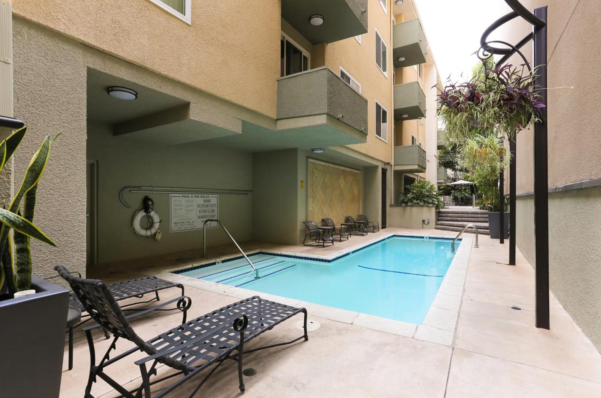 Beverly Hills 2 Bed 2 Bath Penthouse With Den And Parking 414 Los Ángeles Exterior foto